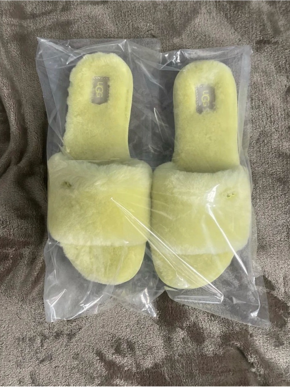 UGG Women's Lemon Sheepskin Slide Slippers - Picture 5 of 5
